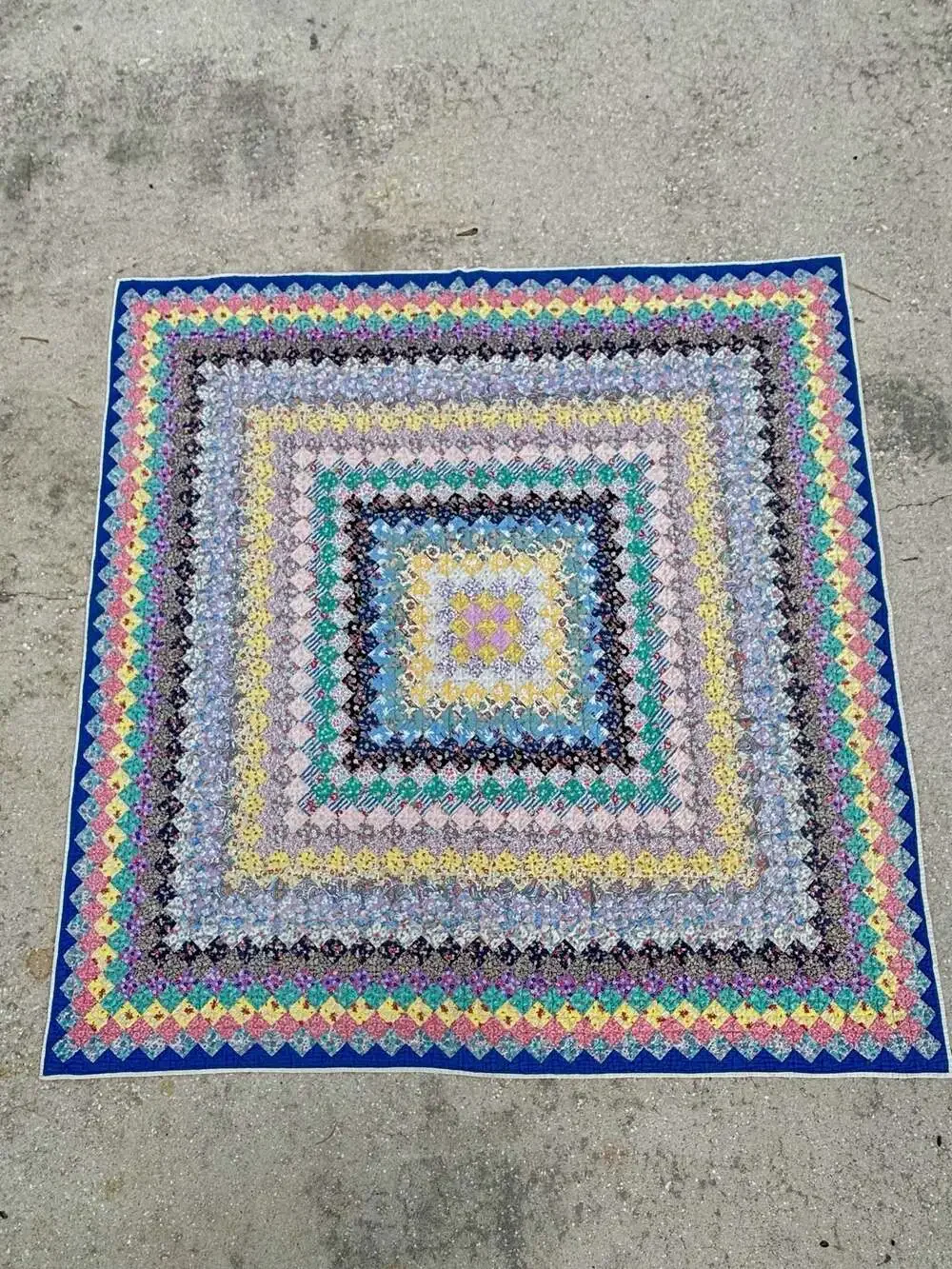 Vintage 70-80s Trip Around The World Patchwork hand-Quilted Cotton quilt
